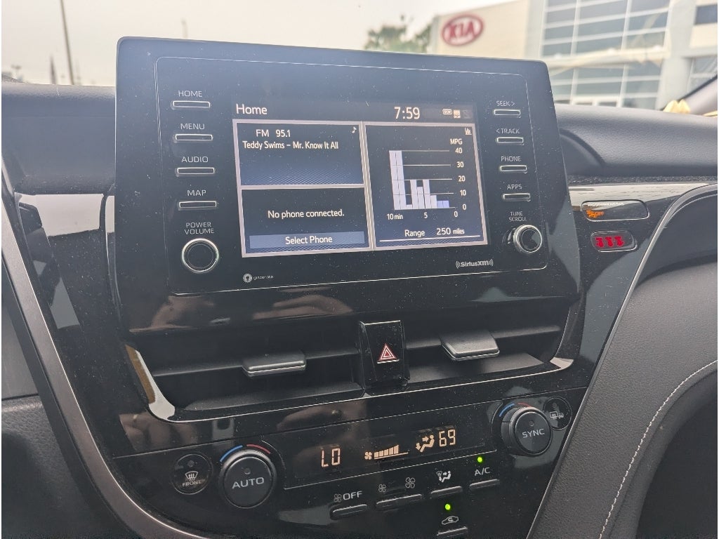 2022 Toyota Camry SE