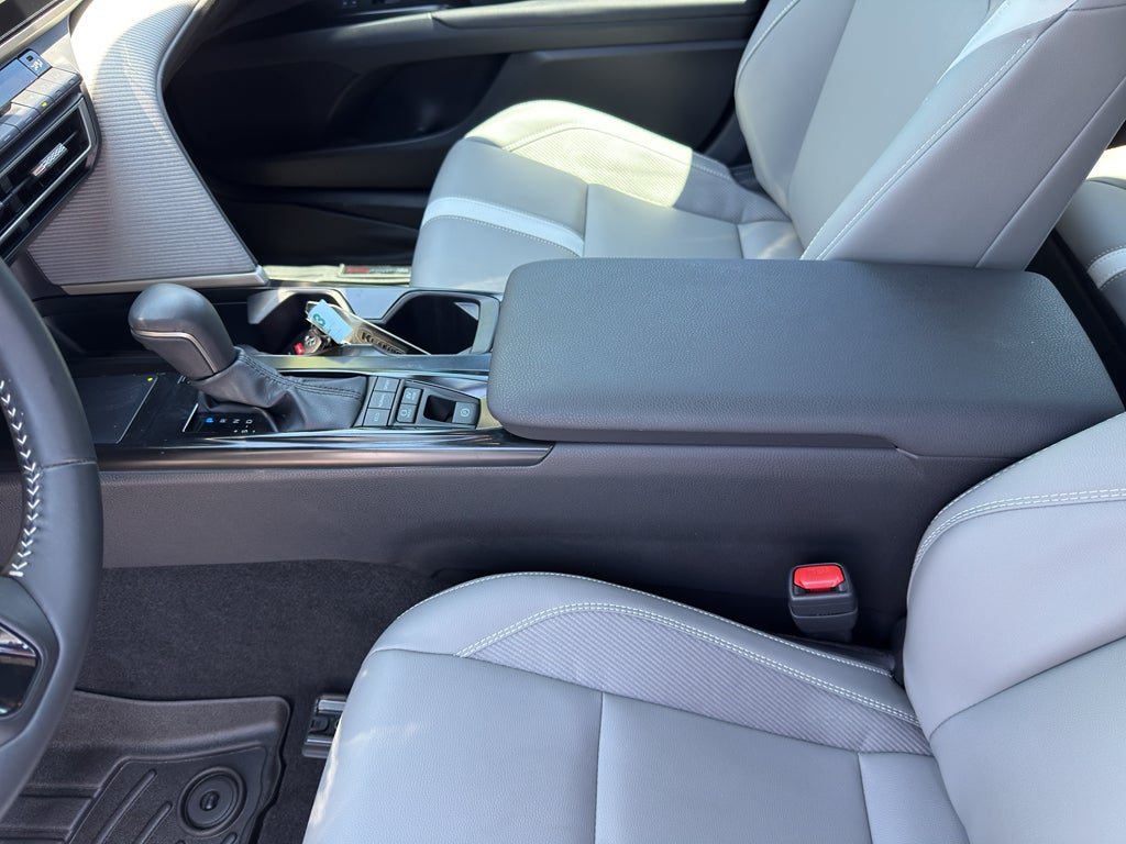2025 Toyota Camry Hybrid SE
