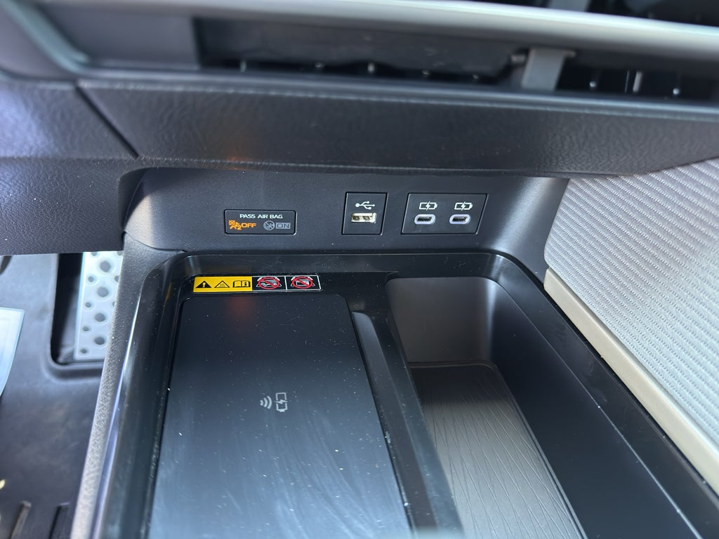 2025 Toyota Camry Hybrid SE