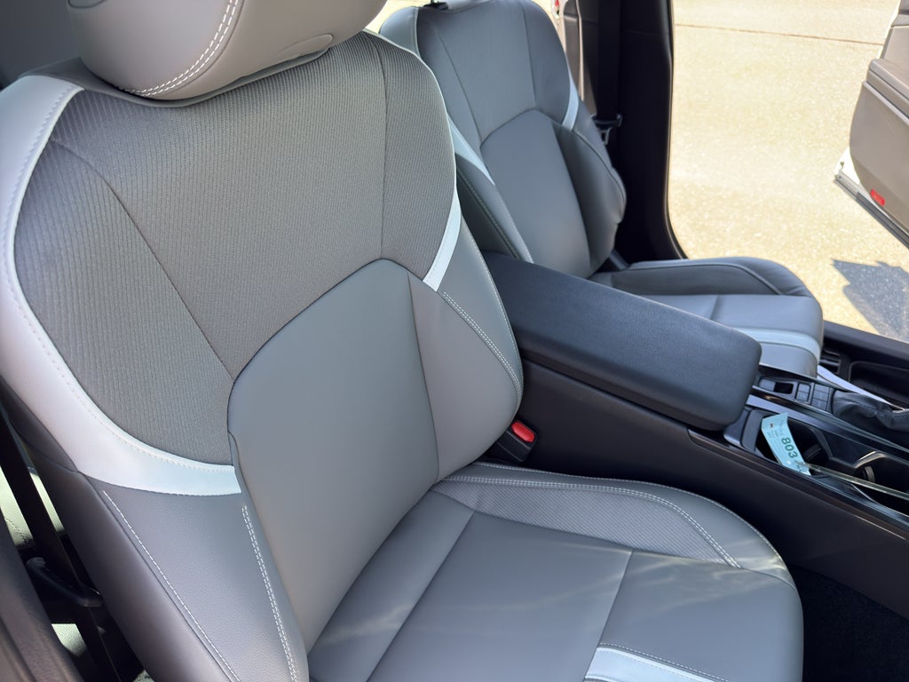 2025 Toyota Camry Hybrid SE