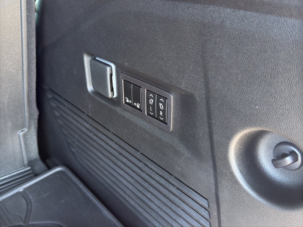 2023 GMC Yukon AT4 - Photo 29