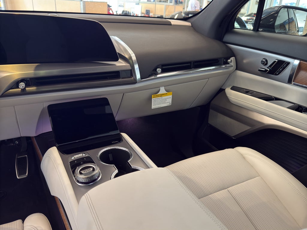 2027 Cadillac VISTIQ Luxury