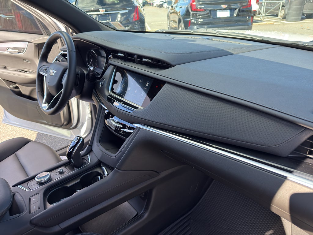 2025 Cadillac XT6 Luxury