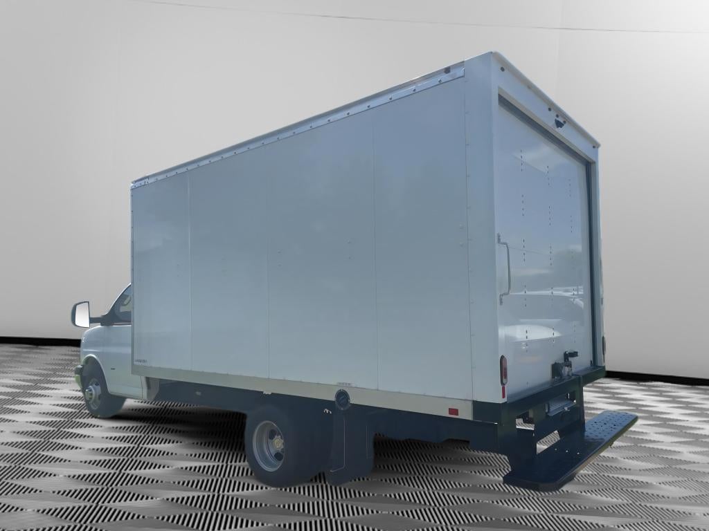 2022 Chevrolet Express Cutaway 3500 Base