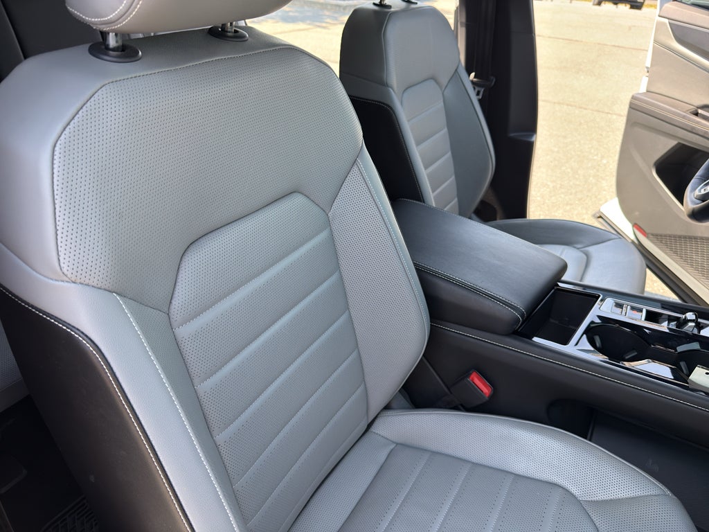 2024 Volkswagen Atlas Cross Sport 2.0T SEL R-Line