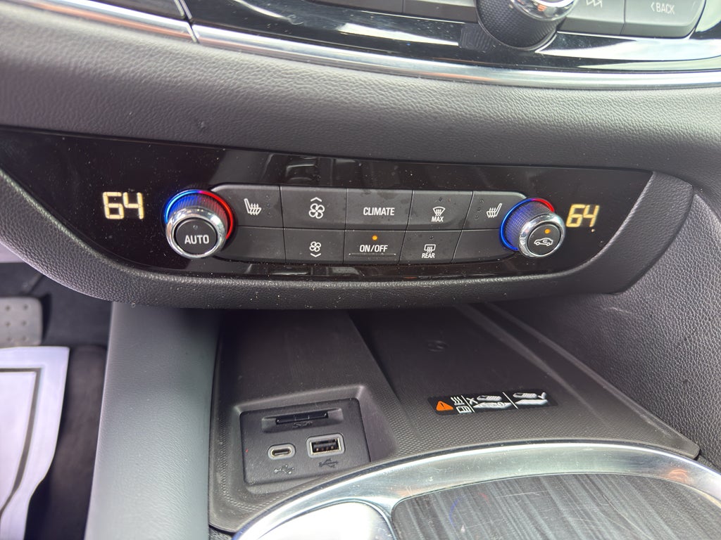 2022 Buick Enclave Essence