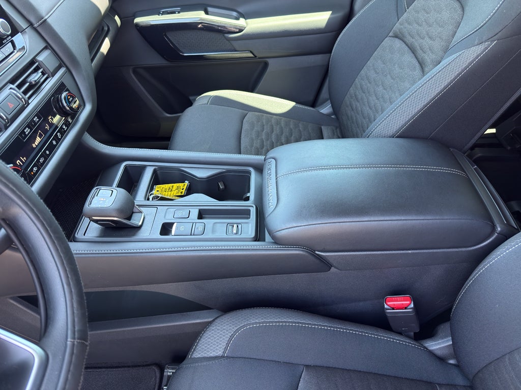 2025 Nissan Pathfinder S