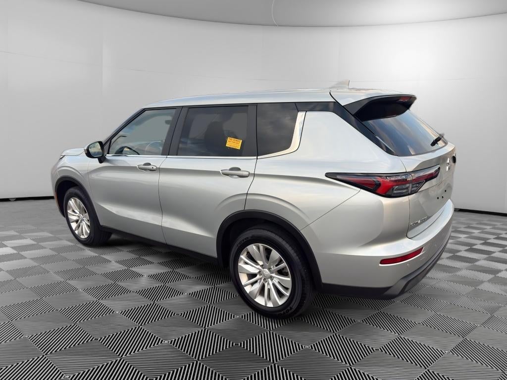2025 Mitsubishi Outlander ES