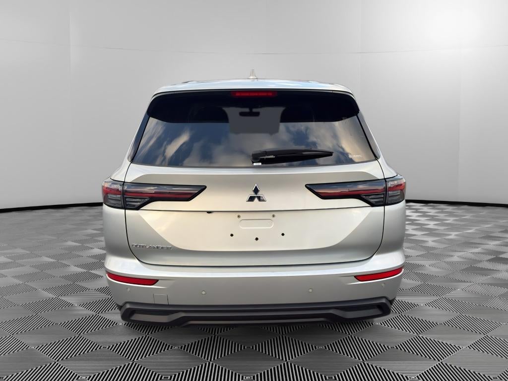 2025 Mitsubishi Outlander ES