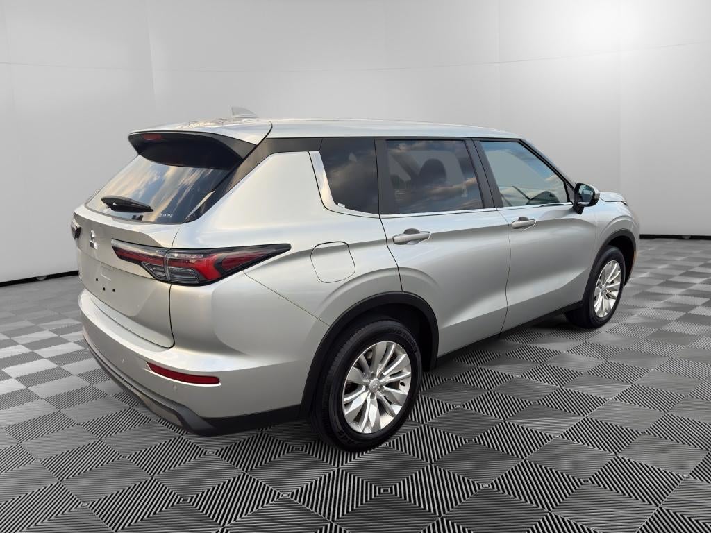 2025 Mitsubishi Outlander ES