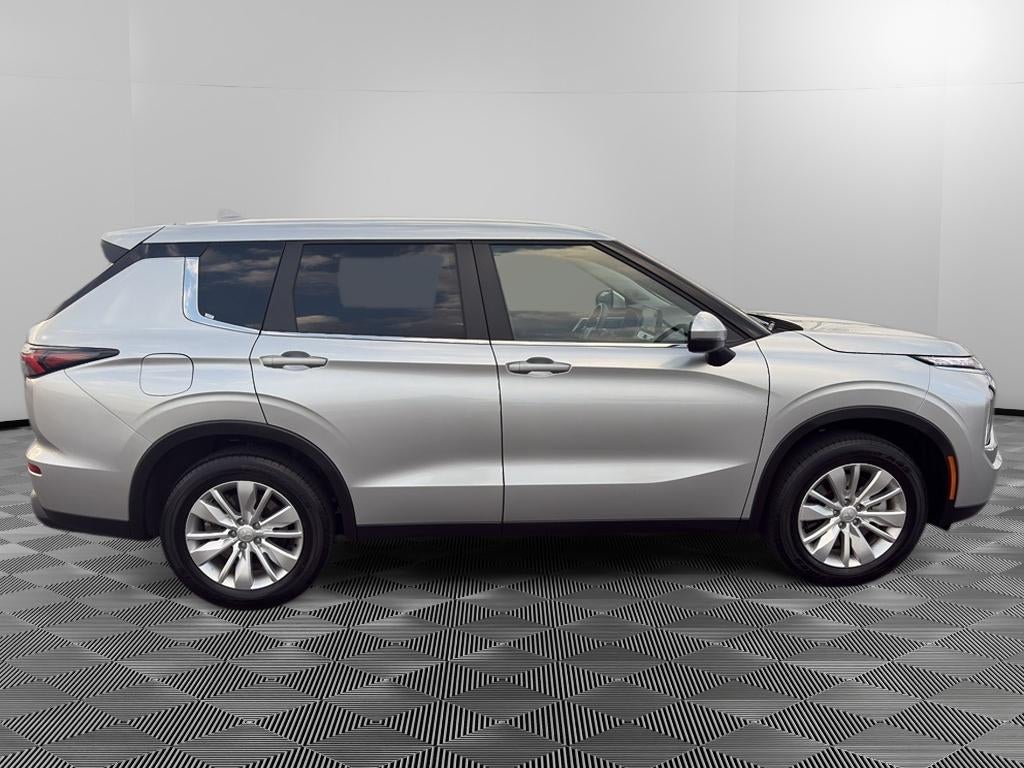 2025 Mitsubishi Outlander ES