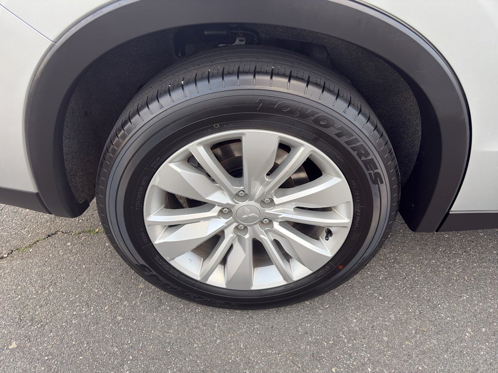 2025 Mitsubishi Outlander ES